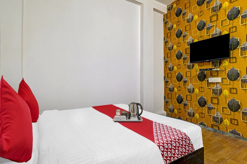 Live on new code-IND1028, MG Road Indore, Indore