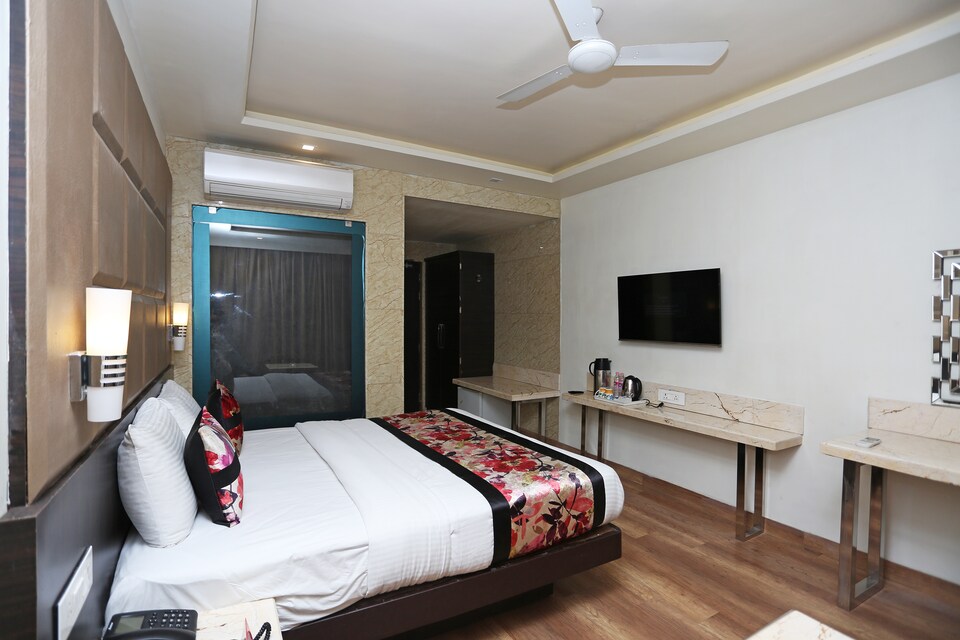 Capital O 12172 Hotel Deep Premium, Govind Nagar Kanpur, Kanpur