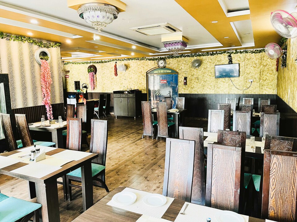 OYO New Aqube, Airport Lucknow, Lucknow