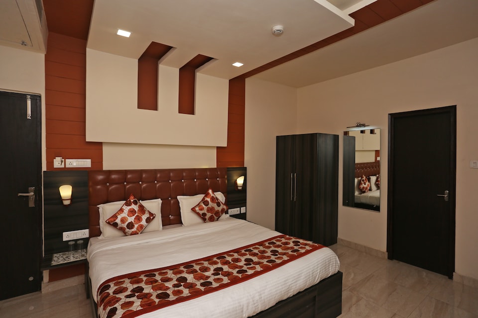 Collection O 12178 Ayushmaan Grand, Faizabad Road, Lucknow