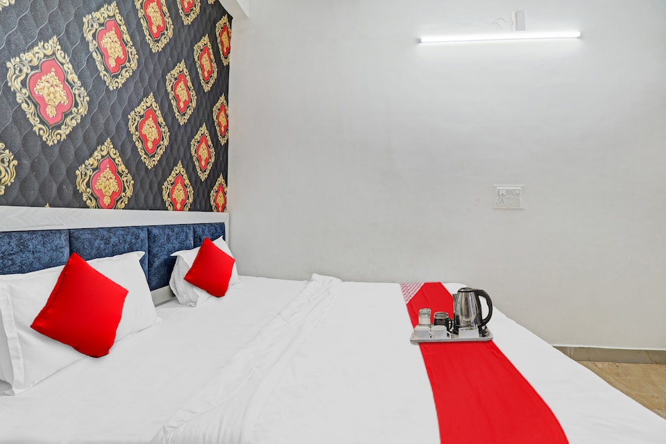 Hotel O Shiv Gwalior Inn, Lashkar, Gwalior