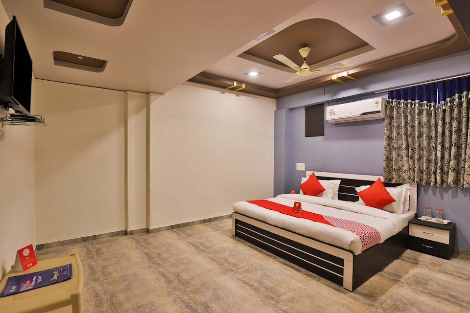 Live as AHM736, Ahmedabad Airport, Ahmedabad