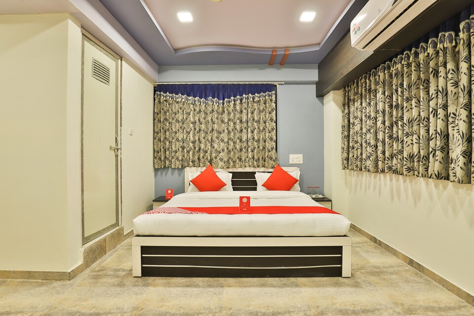 Live as AHM736, Ahmedabad Airport, Ahmedabad