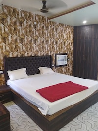 OYO Om Shanti Hotel