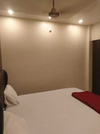 OYO Om Shanti Hotel