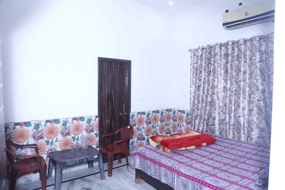 OYO Galaxy Rooms, Chandausi, Chandausi