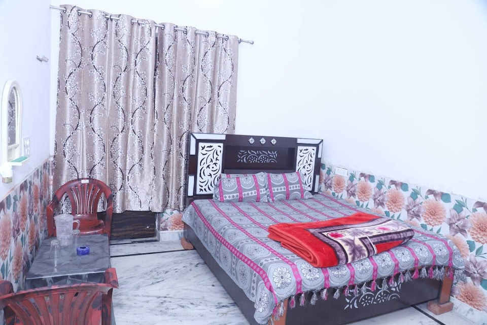 OYO Galaxy Rooms, Chandausi, Chandausi