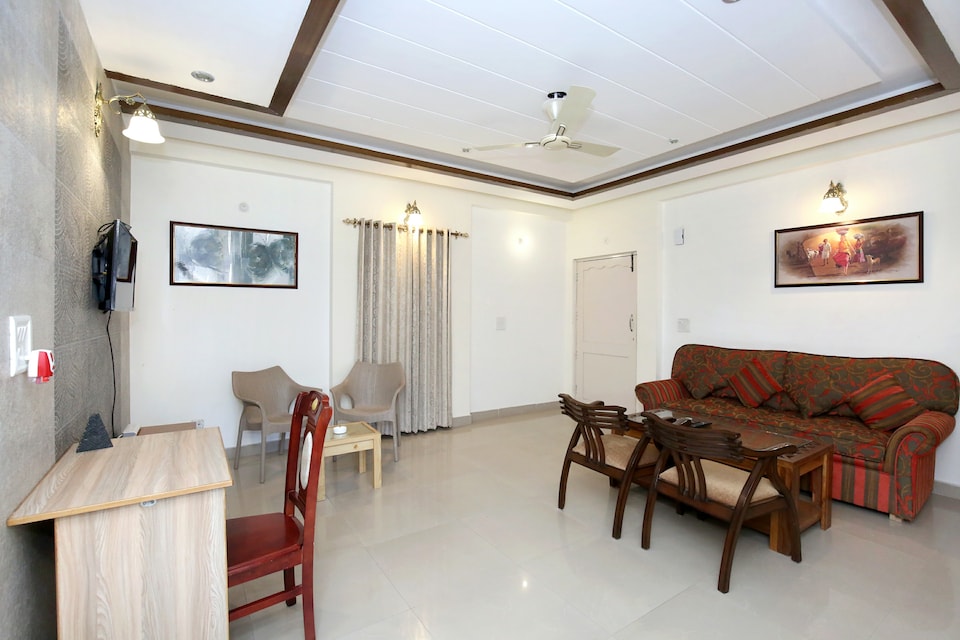 OYO Home 12186 Bright 3BHK, Kasauli, Kasauli