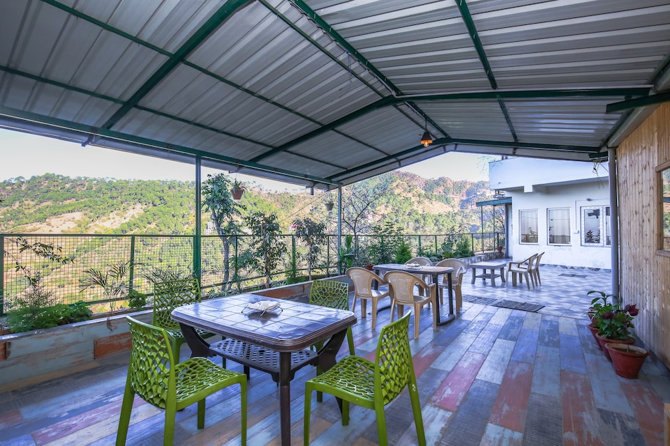 OYO Home 12187 Luxurious 2BHK, Kasauli, Kasauli