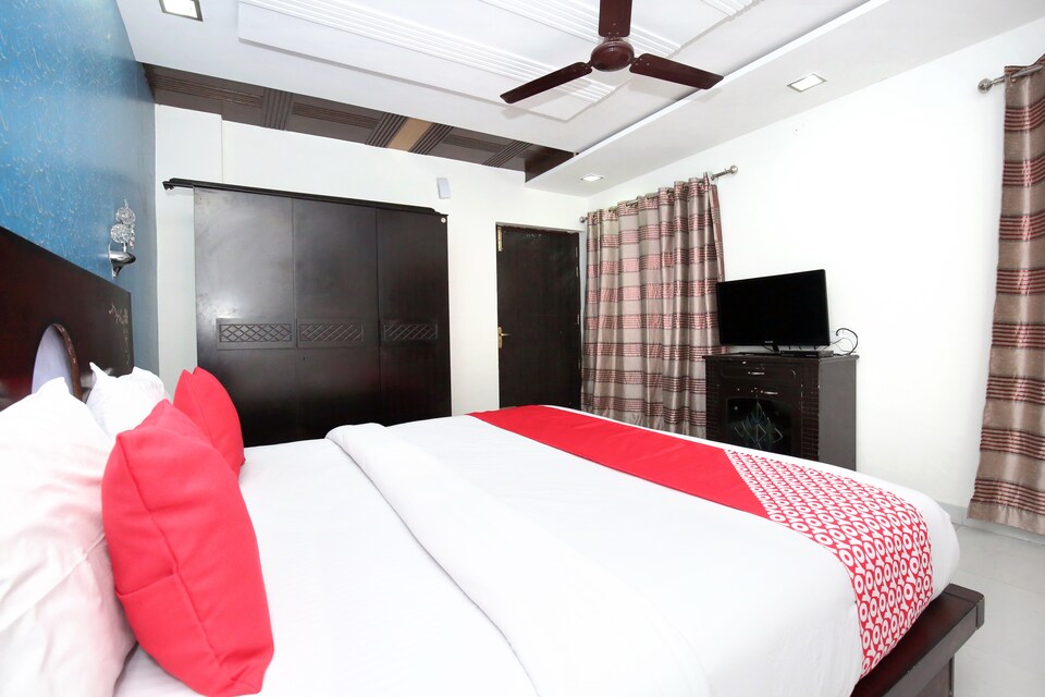 OYO Home 12188 Modern 2BHK, Kasauli, Kasauli