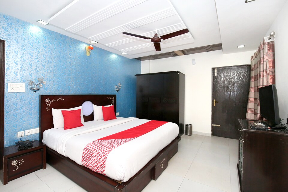 OYO Home 12188 Modern 2BHK, Kasauli, Kasauli