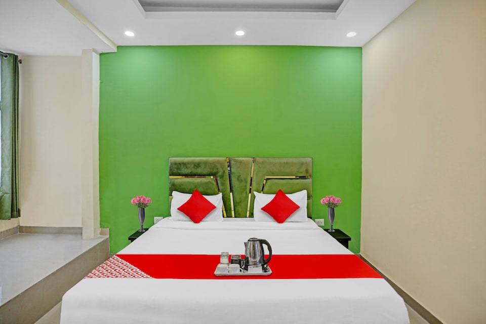 Hotel O Sunshine, Noida City, Noida