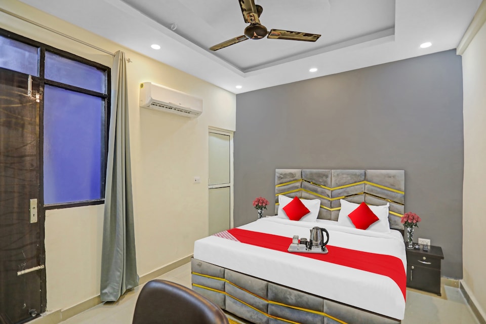 Hotel O Sunshine, Noida City, Noida
