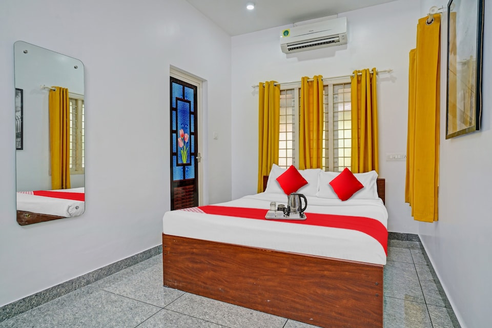 OYO Thykoodam Sleep Inn, Vytilla Kochi, Kochi