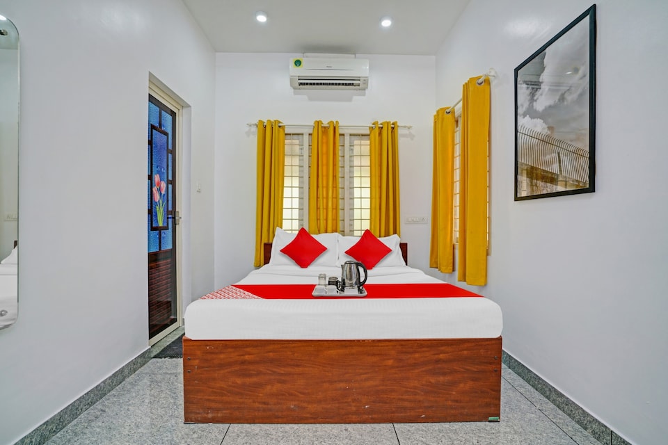 OYO Thykoodam Sleep Inn, Vytilla Kochi, Kochi
