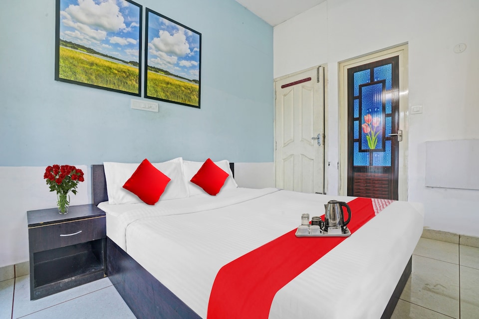 OYO Thykoodam Sleep Inn, Vytilla Kochi, Kochi