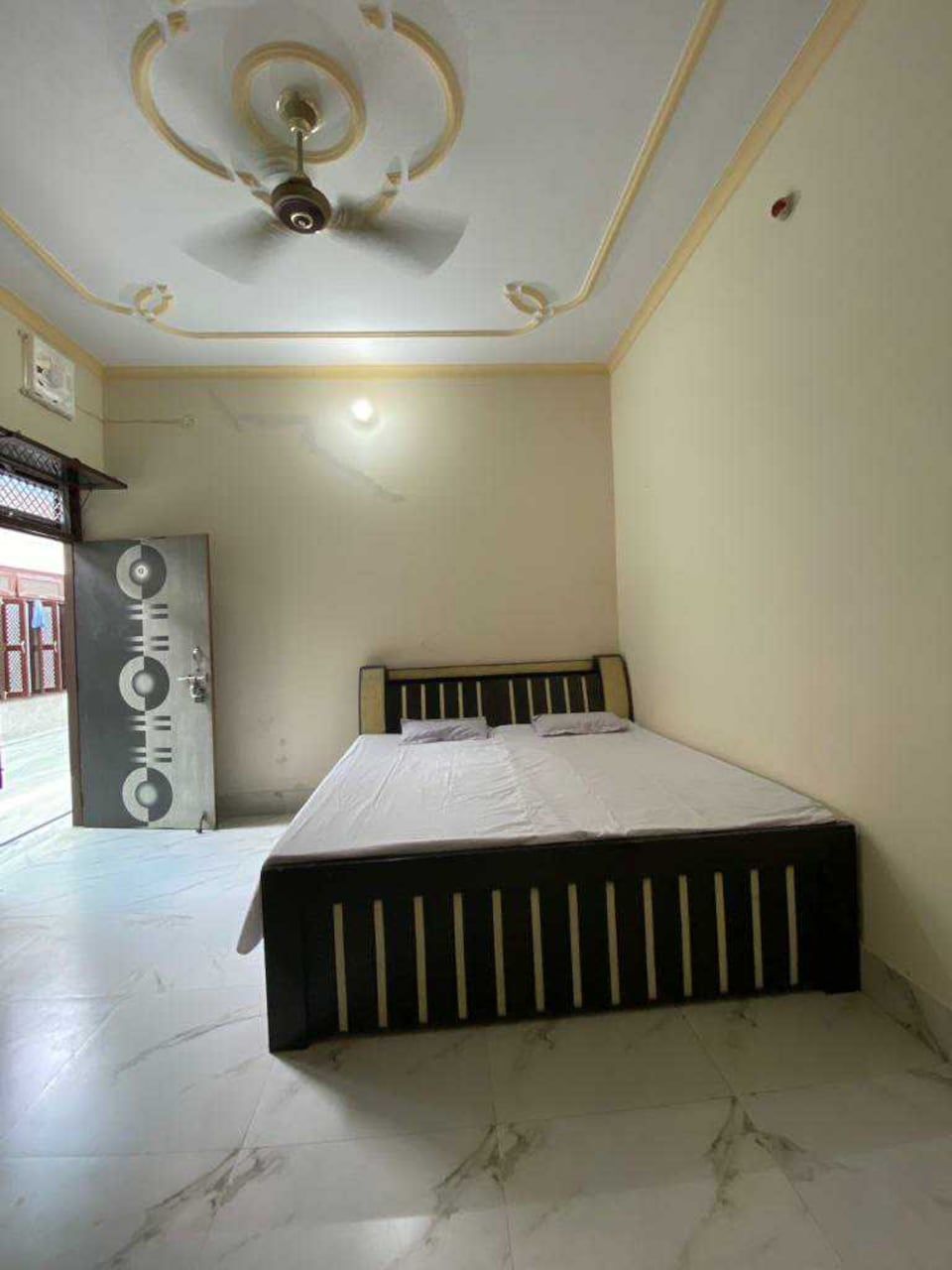 OYO Hotel Samrat Hotel, Chandausi, Chandausi