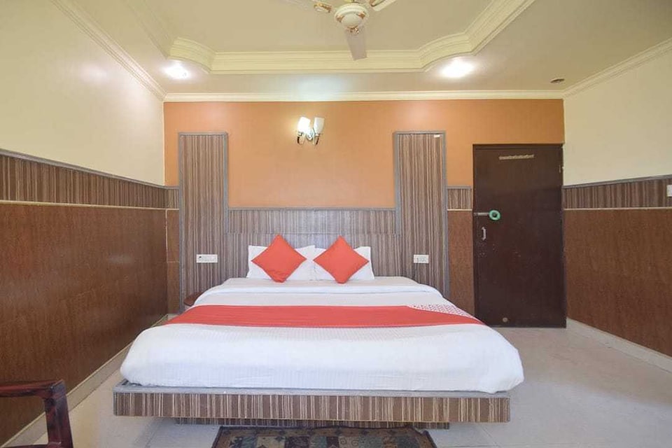 OYO Om Residency, Katra cluster, Katra