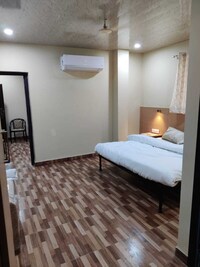 Flagship Jeet Stay Near Akshardham