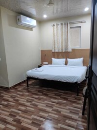 Flagship Jeet Stay Near Akshardham