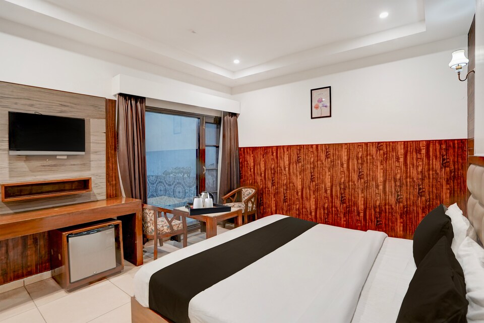 Super Townhouse Zirakpur Bus Stand Formerly Hotel Citi Inn, Zirakpur, Zirakpur