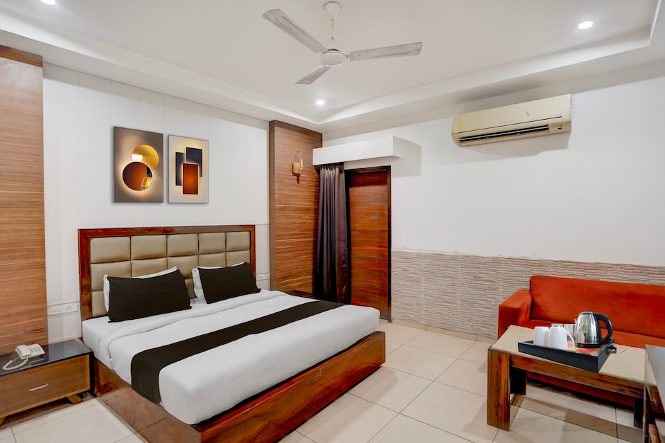 Super Townhouse Zirakpur Bus Stand Formerly Hotel Citi Inn, Zirakpur, Zirakpur