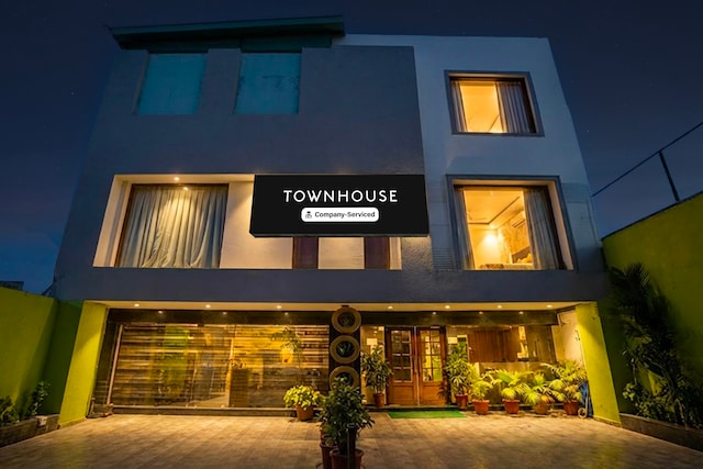 Super Townhouse by OYO Zirakpur Bus Stand Formerly Hotel Citi Inn