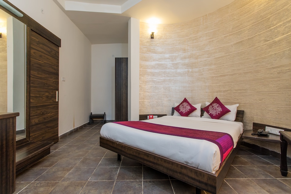 OYO 12200 Hotel Surya Resort, Freeganj, Ujjain