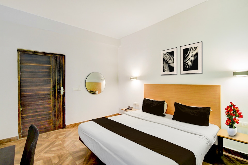 Super Townhouse SR Nagar Metro Station Hyderabad, Ameerpet, Hyderabad