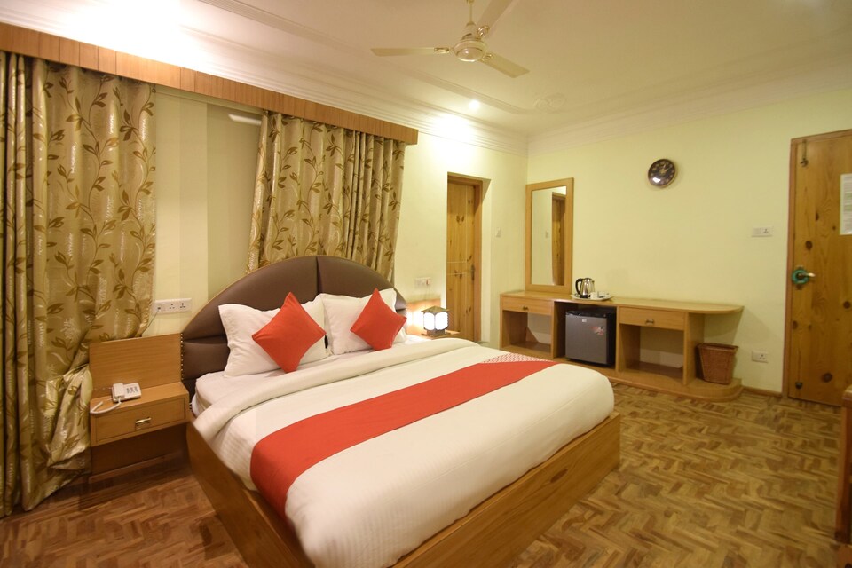 OYO Hotel 12201 Shuhul Resorts, Rajbagh Srinagar, Srinagar