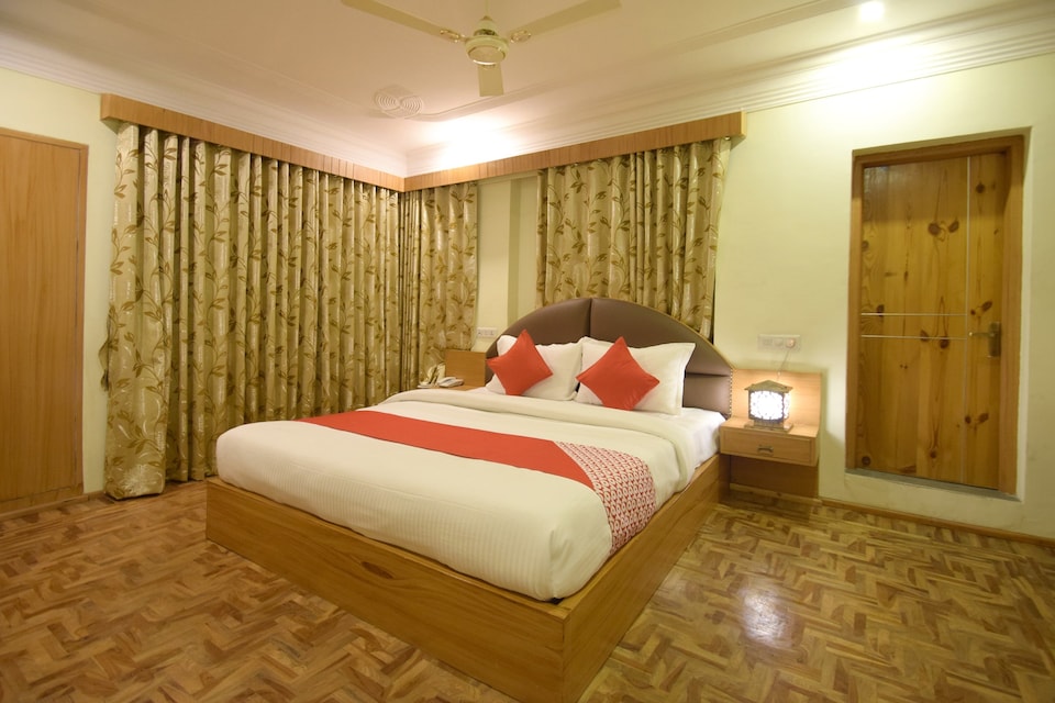 OYO Hotel 12201 Shuhul Resorts, Rajbagh Srinagar, Srinagar