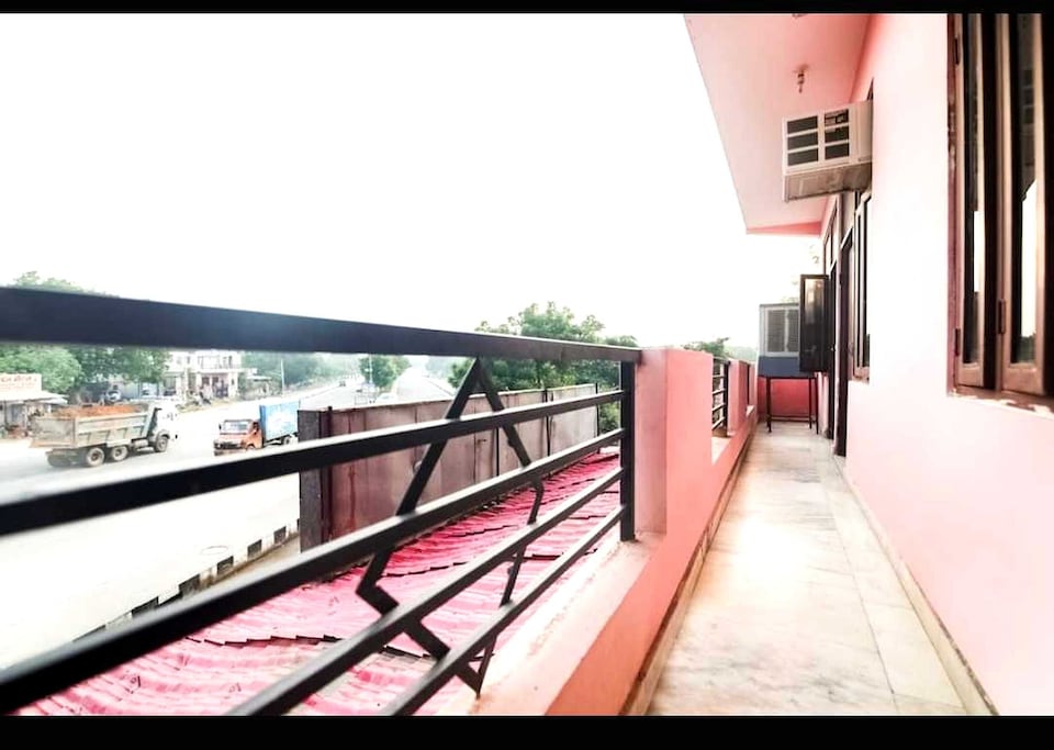 Hotel O CASTLE HOME STAY , Jaipur Airport, Jaipur