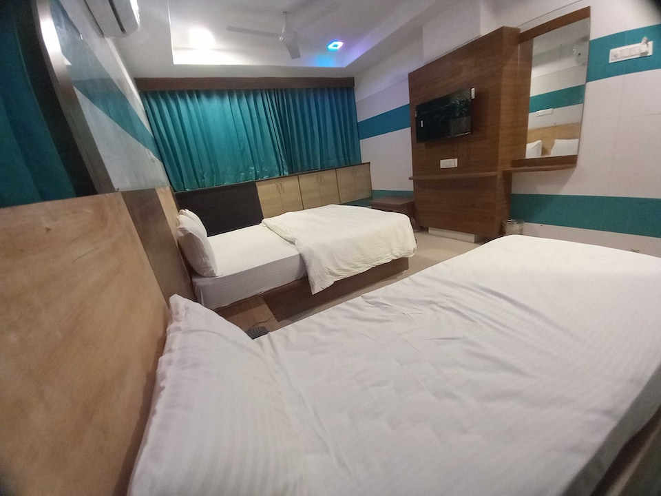 POP Hotel Radhe, Alkapuri Vadodara, Vadodara
