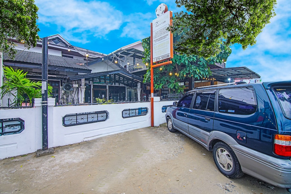 Hotel O near Hermina Hospital formerly De' Mande Homestay, Padang, Padang