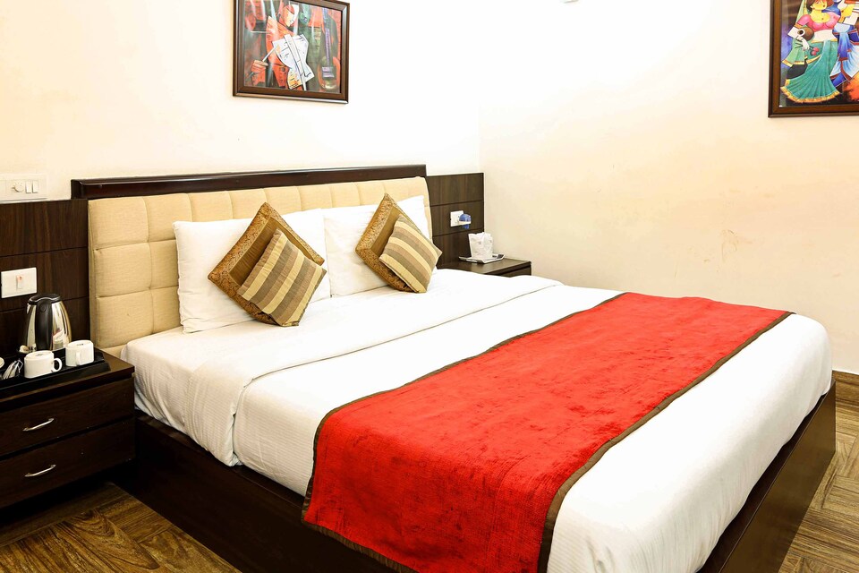 OYO 397 Hotel RR Residency, Rajouri Garden Delhi, Delhi