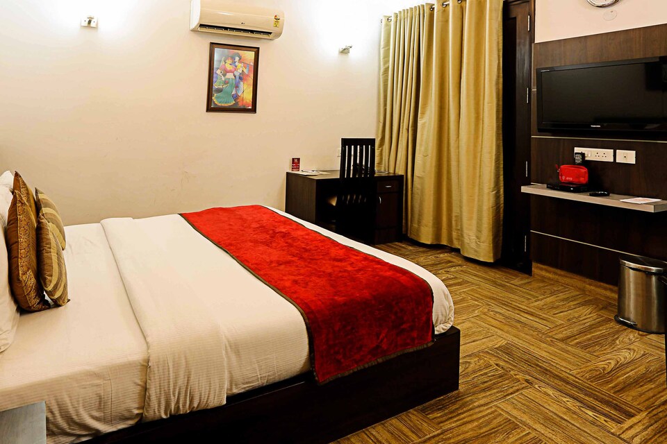 OYO 397 Hotel RR Residency, Rajouri Garden Delhi, Delhi