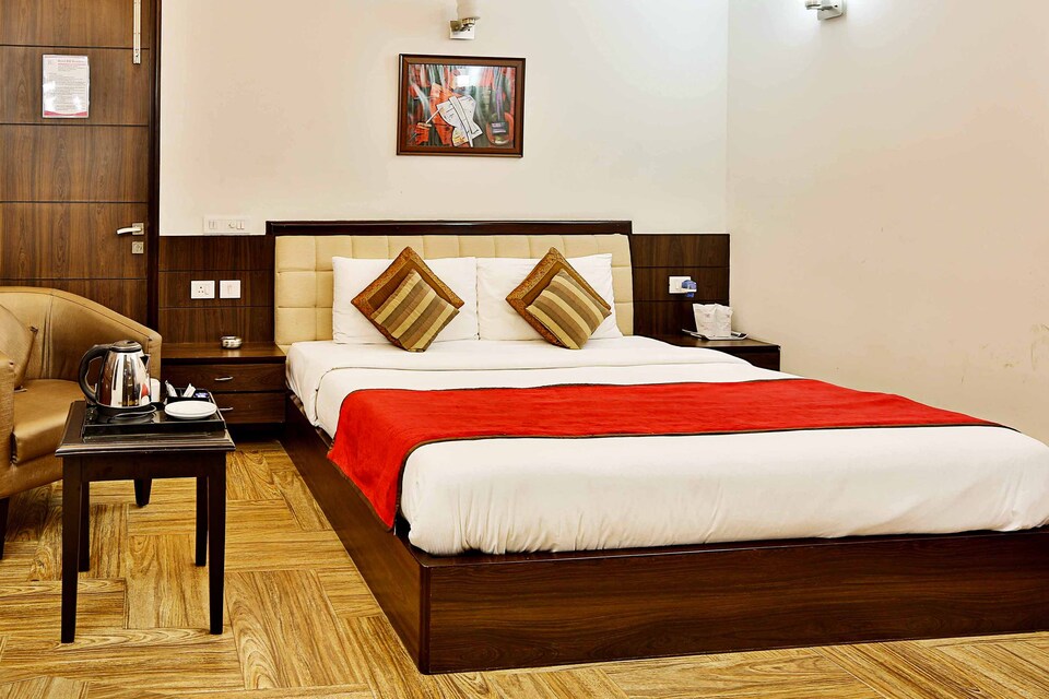 OYO 397 Hotel RR Residency, Rajouri Garden Delhi, Delhi