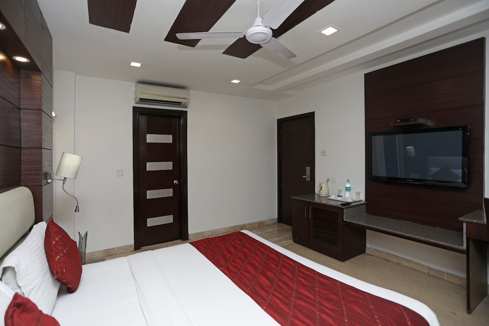 OYO 12219 Tryfenna, AIIMS Delhi, Delhi