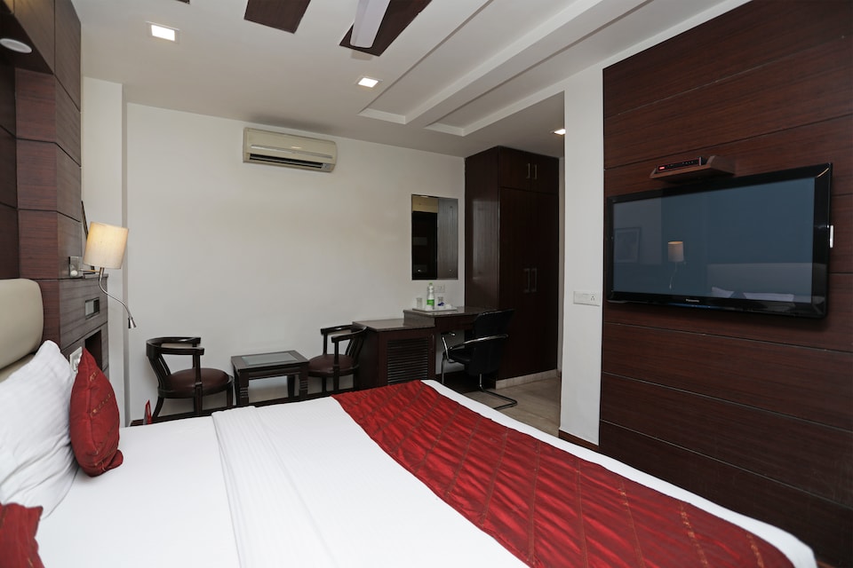 OYO 12219 Tryfenna, AIIMS Delhi, Delhi