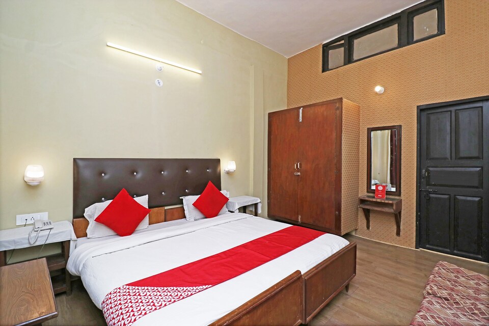 Capital O Hotel Silverton, Mall Road Nainital, Nainital