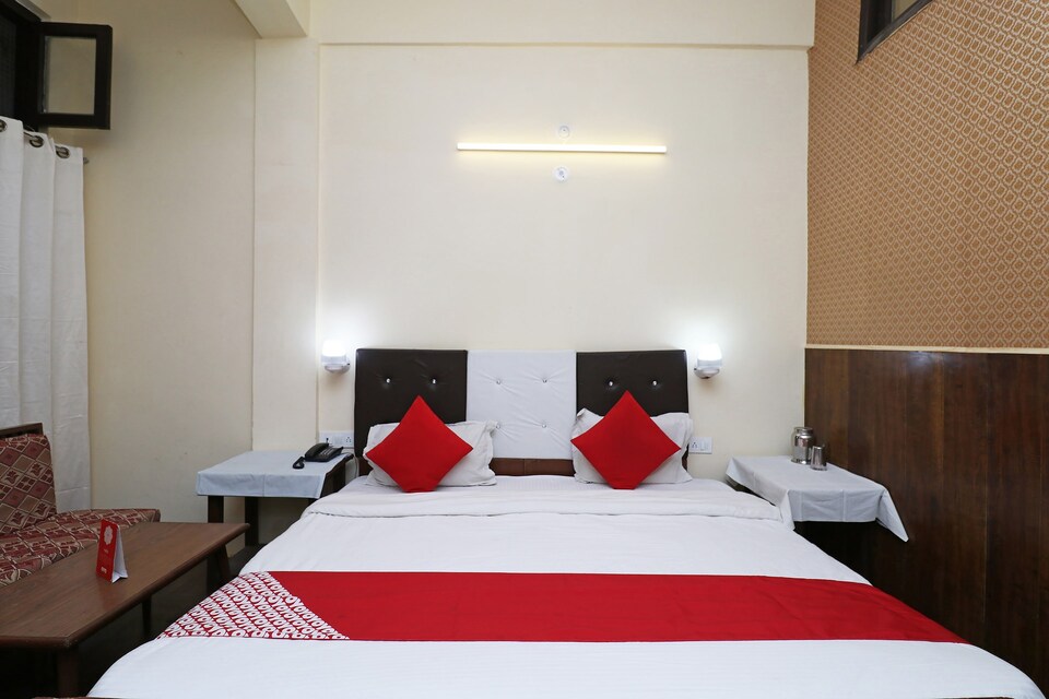 Capital O Hotel Silverton, Mall Road Nainital, Nainital