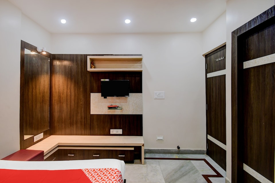 Flagship Scholars Motel (guest House) Near St. Thomas's Church, Esplanade Kolkata, Kolkata