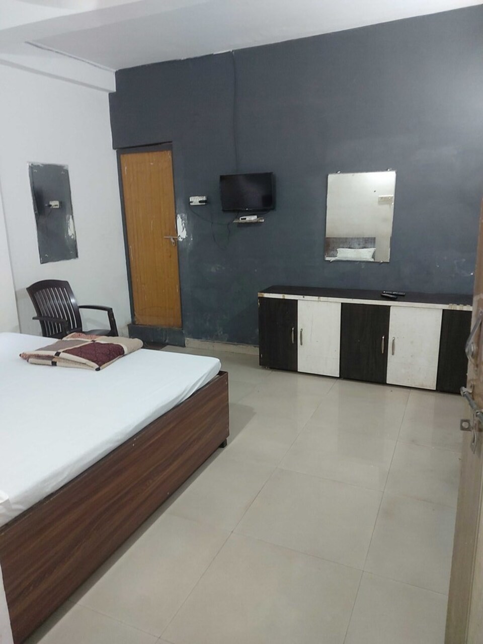 OYO S.s Hotel & Lodge, Station Road, Raipur