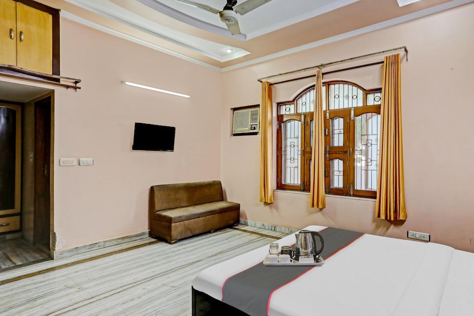 OYO Ashiyana Hotel, Faridabad, Faridabad