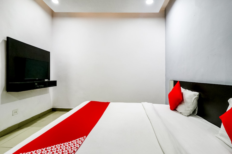 Hotel O The Moon residency , Faridabad, Faridabad