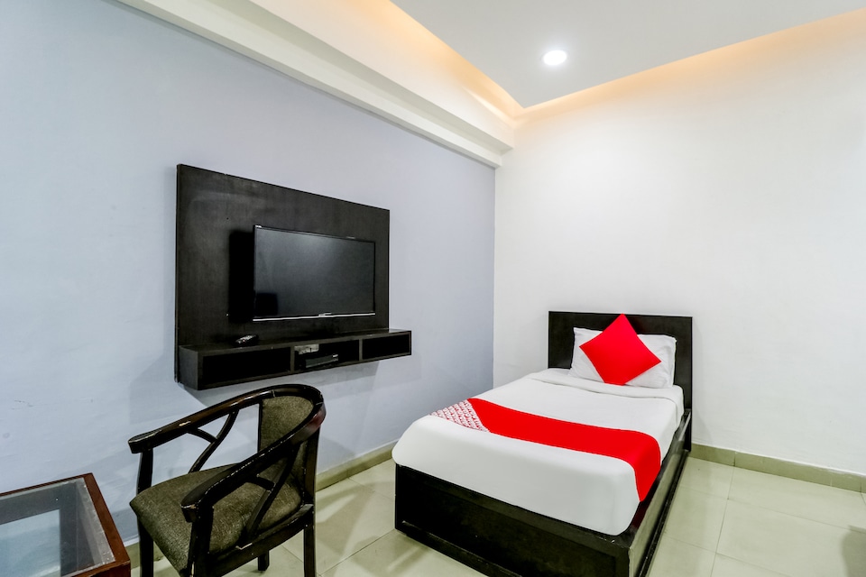 Hotel O The Moon residency , Faridabad, Faridabad