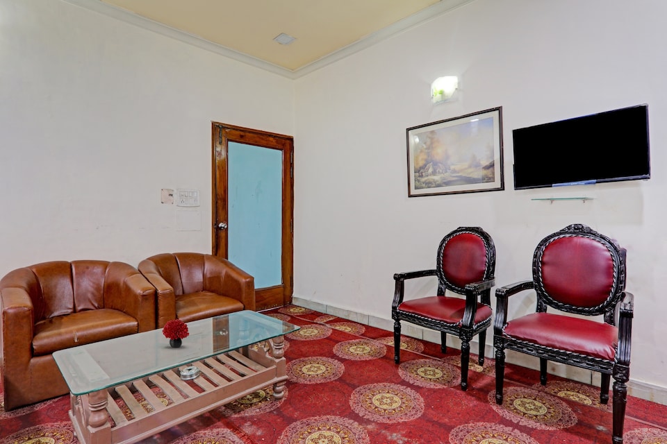 OYO Townhouse 1121 Hotel Mandakini Palace, Mall Road Kanpur, Kanpur