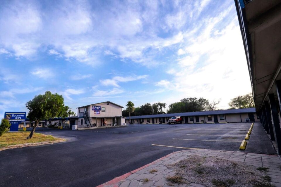 Economy Inn Kingsville By OYO,  Kingsville, TX, Kingsville