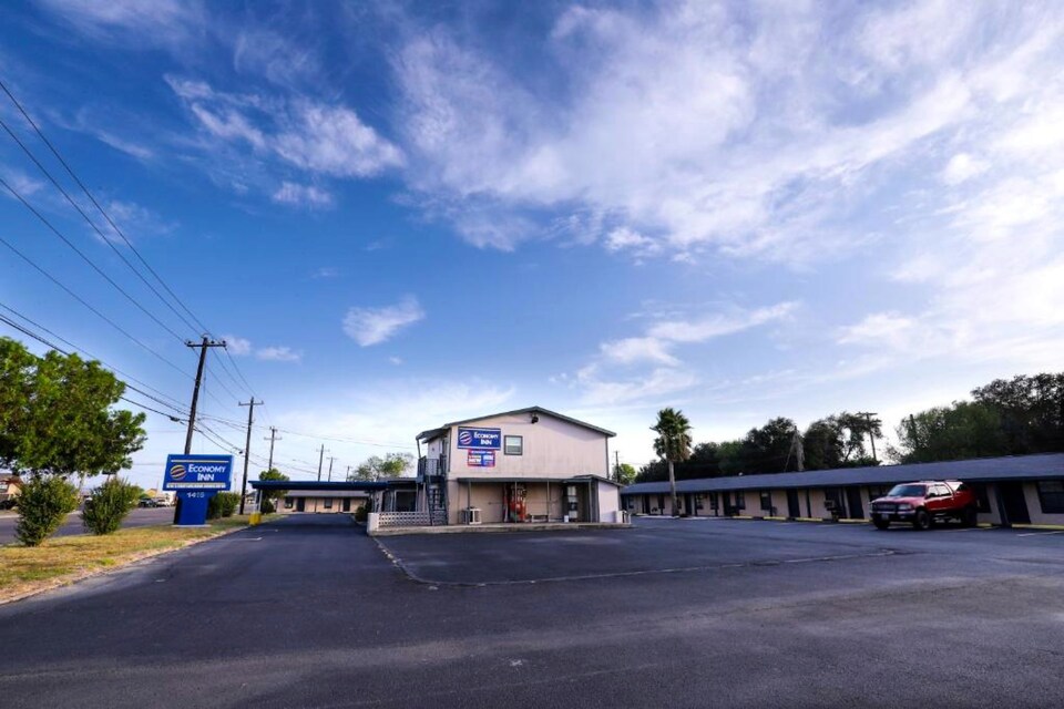 Economy Inn Kingsville By OYO,  Kingsville, TX, Kingsville