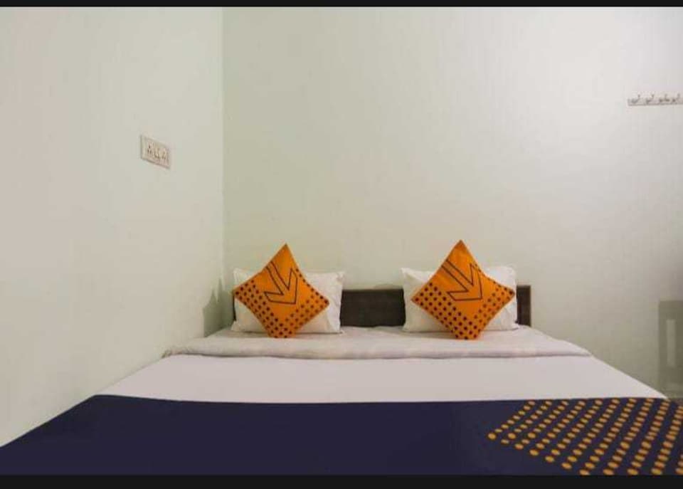 SPOT ON 701110 Girdhari Guest House, Godowlia, Varanasi